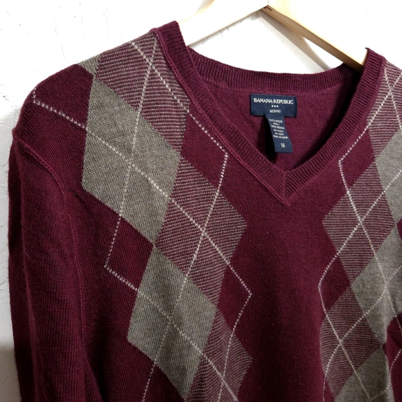 Banana Republic | V-Neck Burgundy Argyle Sweater 100% merino wool - Picture 2 of 8